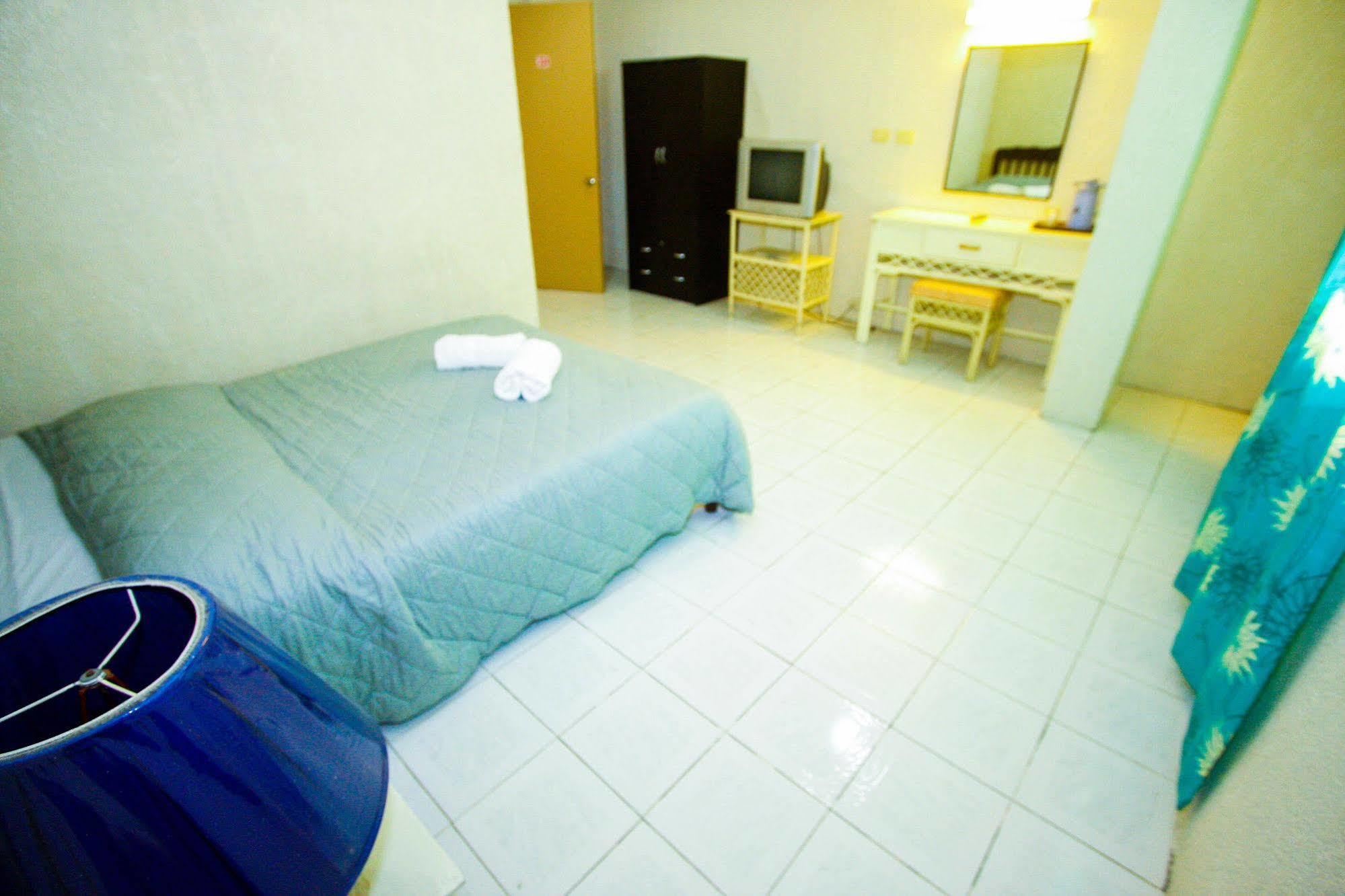 Bohol La Roca Hotel Totolan Exteriör bild
